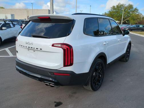 Glacial White Pearl 2022 Kia Telluride SX