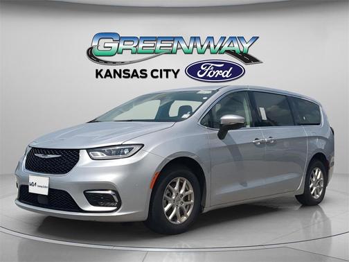 2023 Chrysler Pacifica Touring-L
