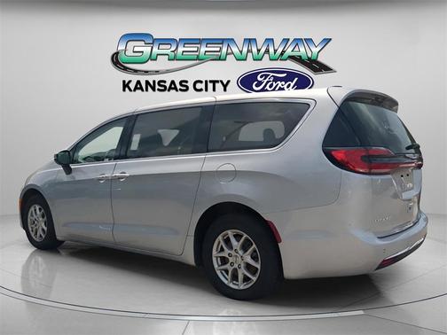 2023 Chrysler Pacifica Touring-L