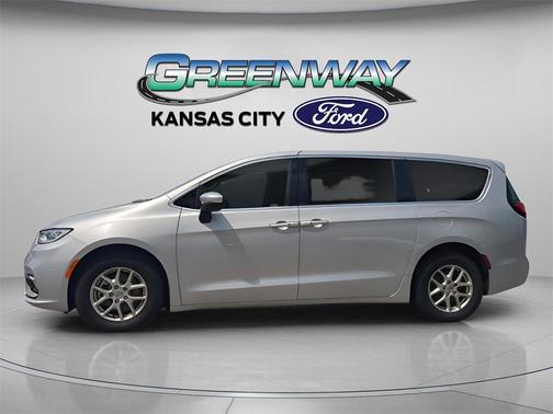 2023 Chrysler Pacifica Touring-L