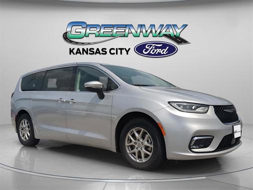 2023 Chrysler Pacifica Touring-L