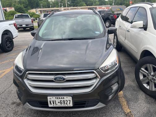 Magnetic 2018 Ford Escape SE