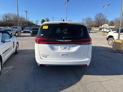 2023 Chrysler Pacifica Touring-L