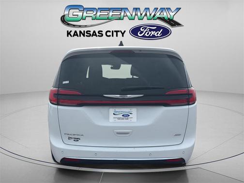 2023 Chrysler Pacifica Touring-L