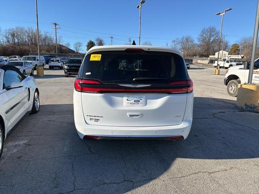 2023 Chrysler Pacifica Touring-L