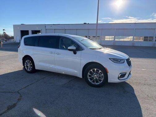 2023 Chrysler Pacifica Touring-L