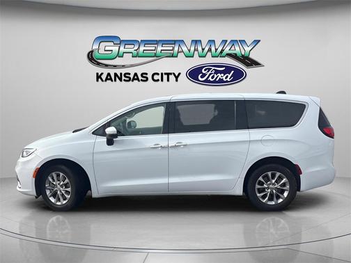 2023 Chrysler Pacifica Touring-L