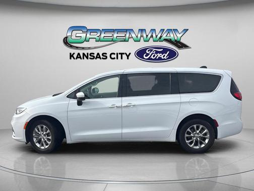 2023 Chrysler Pacifica Touring-L