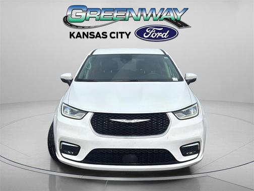 2023 Chrysler Pacifica Touring-L