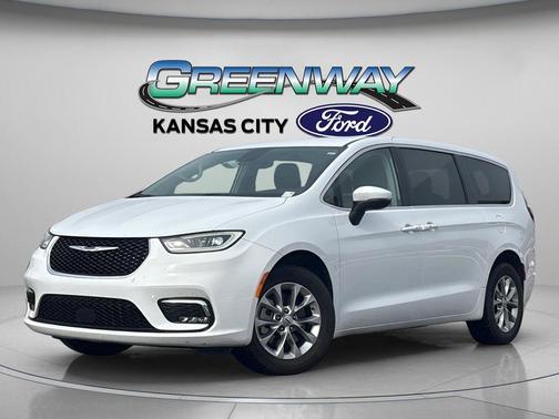 2023 Chrysler Pacifica Touring-L