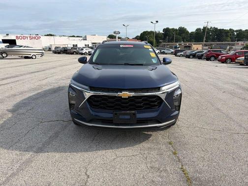 Blue Glow Metallic 2024 Chevrolet Trax LT