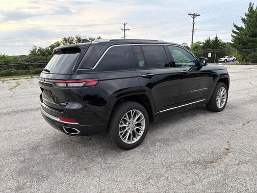 Diamond Black Crystal Pearlcoat 2022 Jeep Grand Cherokee 4xe Summit