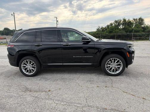 Diamond Black Crystal Pearlcoat 2022 Jeep Grand Cherokee 4xe Summit