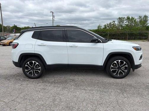 Bright White Clearcoat 2024 Jeep Compass Limited