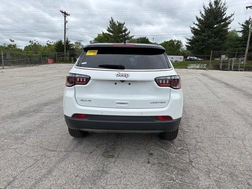 Bright White Clearcoat 2024 Jeep Compass Limited