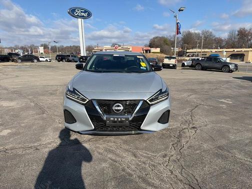 2023 Nissan Maxima SV