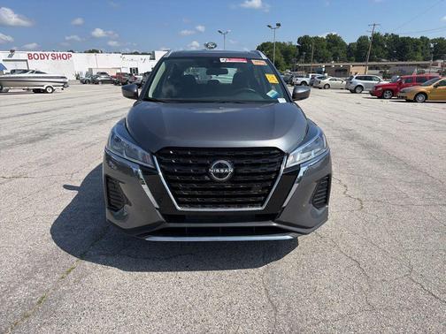 Gun Metallic 2024 Nissan Kicks SV