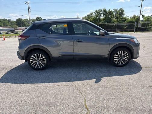 Gun Metallic 2024 Nissan Kicks SV