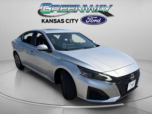 Brilliant Silver Metallic 2023 Nissan Altima 2.5 SV