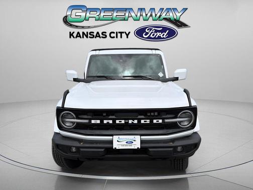 Oxford White 2026 Ford Bronco Outer Banks