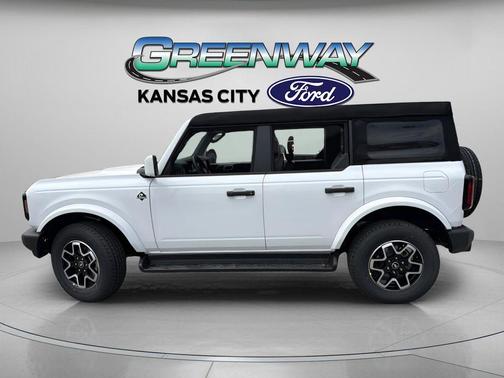 Oxford White 2026 Ford Bronco Outer Banks