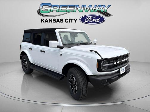 Oxford White 2026 Ford Bronco Outer Banks