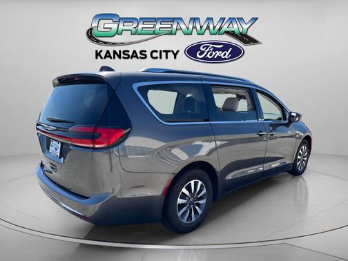 Granite Crystal Metallic Clearcoat 2021 Chrysler Pacifica Touring L