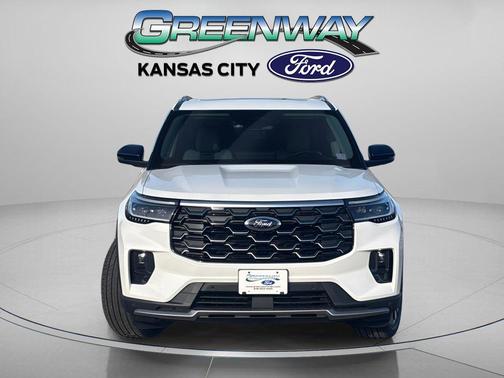 Star White 2026 Ford Explorer Platinum