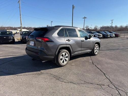 2021 Toyota RAV4 LE