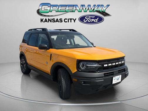 CYBER ORANGE METALLIC TC 2022 Ford Bronco Sport Outer Banks