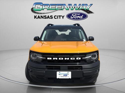 CYBER ORANGE METALLIC TC 2022 Ford Bronco Sport Outer Banks