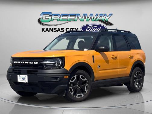 CYBER ORANGE METALLIC TC 2022 Ford Bronco Sport Outer Banks