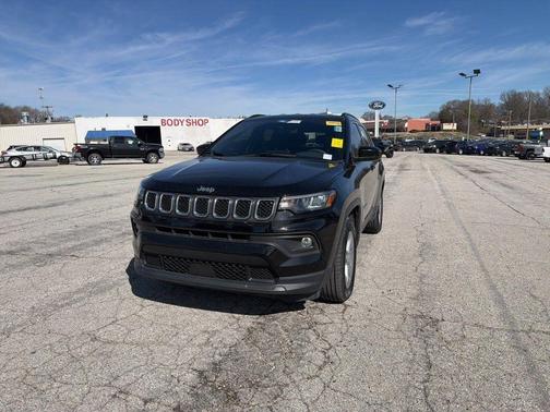 Diamond Black 2024 Jeep Compass Latitude