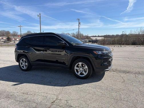 Diamond Black 2024 Jeep Compass Latitude