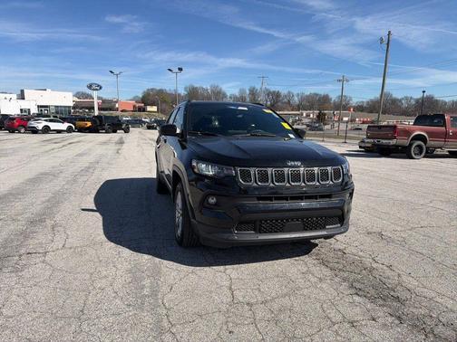 Diamond Black 2024 Jeep Compass Latitude