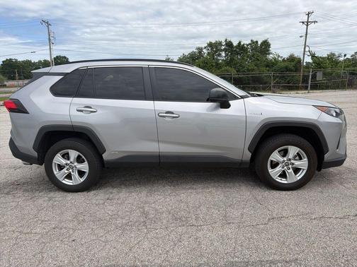 Silver Sky Metallic 2021 Toyota RAV4 Hybrid LE