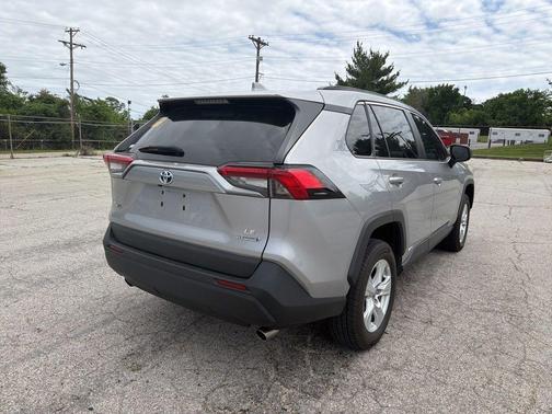 Silver Sky Metallic 2021 Toyota RAV4 Hybrid LE
