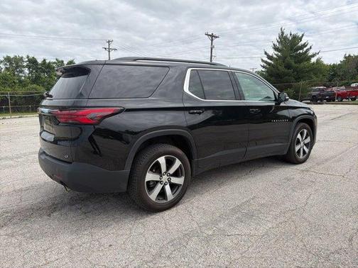 Mosaic Black Metallic 2022 Chevrolet Traverse LT Leather