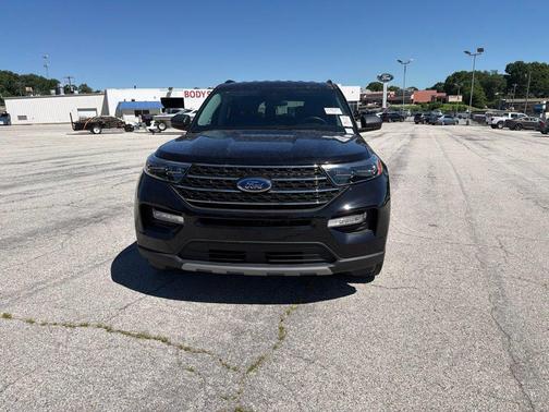 AGATE BLACK METALLIC 2024 Ford Explorer XLT