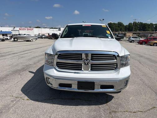 Bright White Clearcoat 2018 RAM 1500 Big Horn