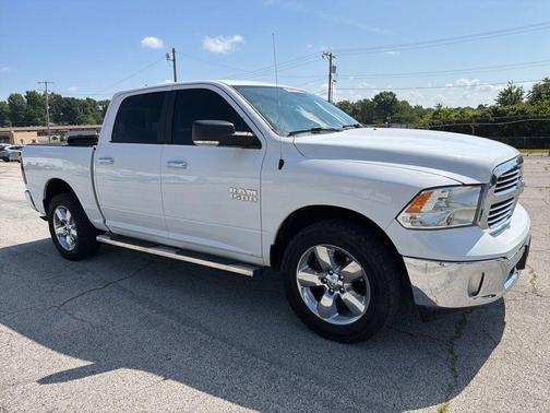 Bright White Clearcoat 2018 RAM 1500 Big Horn