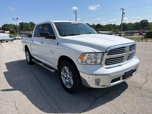 Bright White Clearcoat 2018 RAM 1500 Big Horn