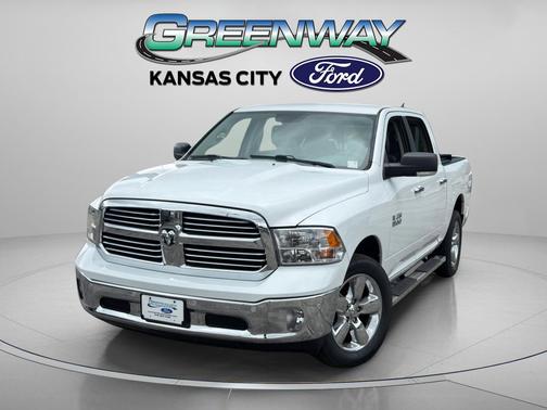 Bright White Clearcoat 2018 RAM 1500 Big Horn