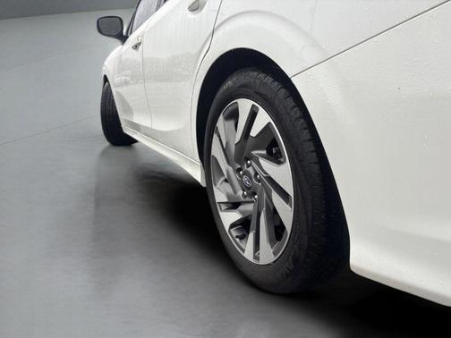 Crystal White Pearl 2025 Subaru Legacy