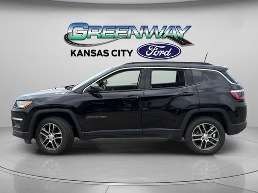 Diamond Black Crystal Pearlcoat 2019 Jeep Compass Latitude