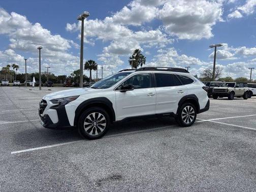 Crystal White Pearl 2023 Subaru Outback Limited