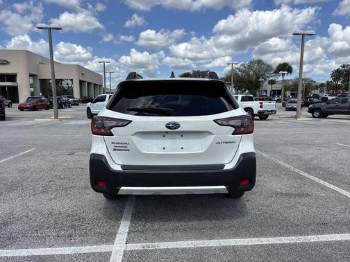 Crystal White Pearl 2023 Subaru Outback Limited
