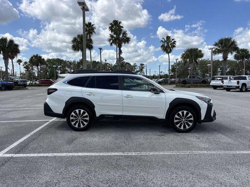 Crystal White Pearl 2023 Subaru Outback Limited