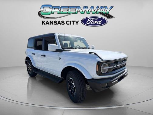 Oxford White 2026 Ford Bronco Outer Banks