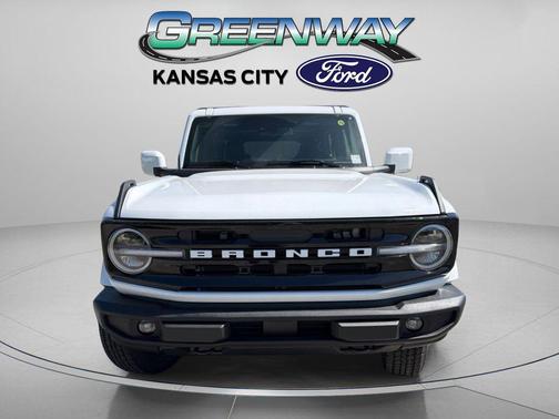 Oxford White 2026 Ford Bronco Outer Banks